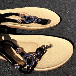 Women's Black Sandals w/Heart Pendant - Size 9